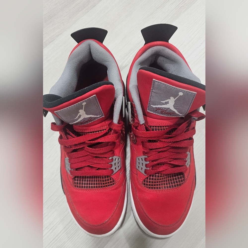 Air Jordan 4 Red Black Men’s Size 9 – No Box – Used